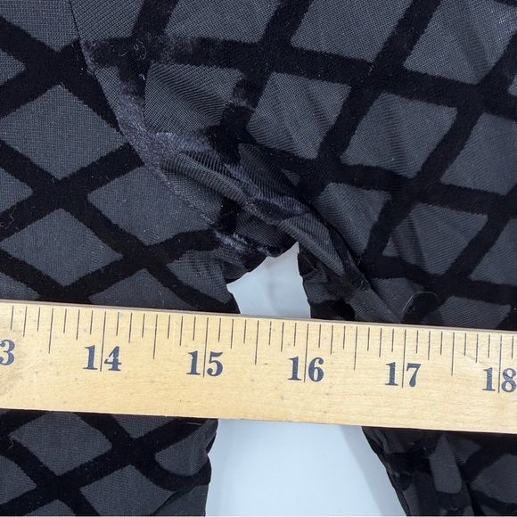 NWT Tuckernuck Black Velvet Burnout Mally Turtleneck size small geometric - Picture 6 of 8